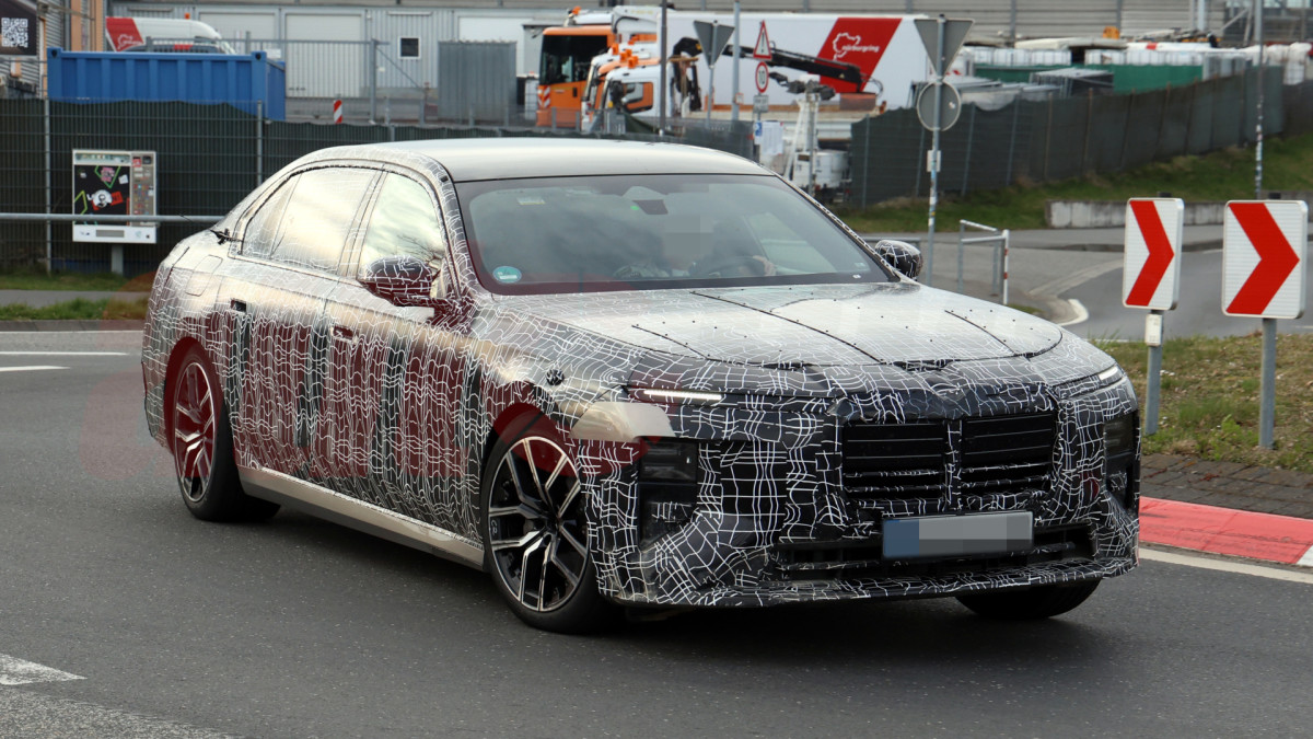 O novo BMW Série 7 chega a Nürburgring pela primeira vez