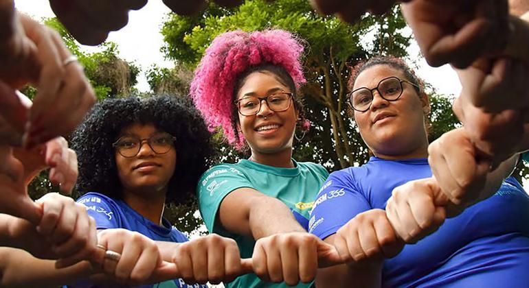 Clubes jovens no Brasil fortalecem autonomia feminina para meninas e mulheres