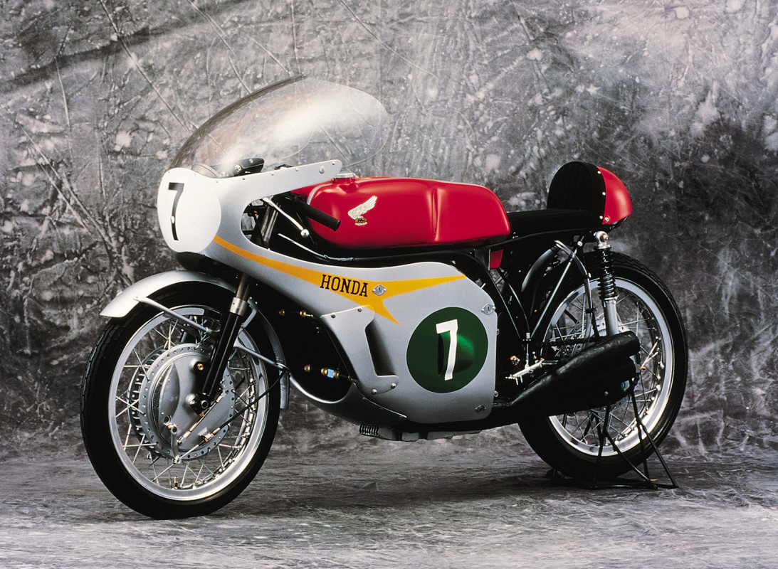 Quando a Honda construiu uma superbike de seis cilindros apenas para provar um ponto