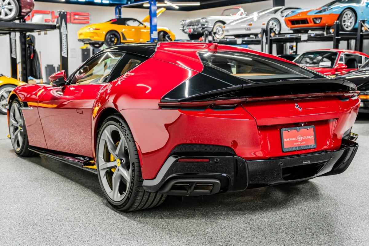 Ferrari está fazendo recall de seu novo V12 porque as janelas estão muito escuras