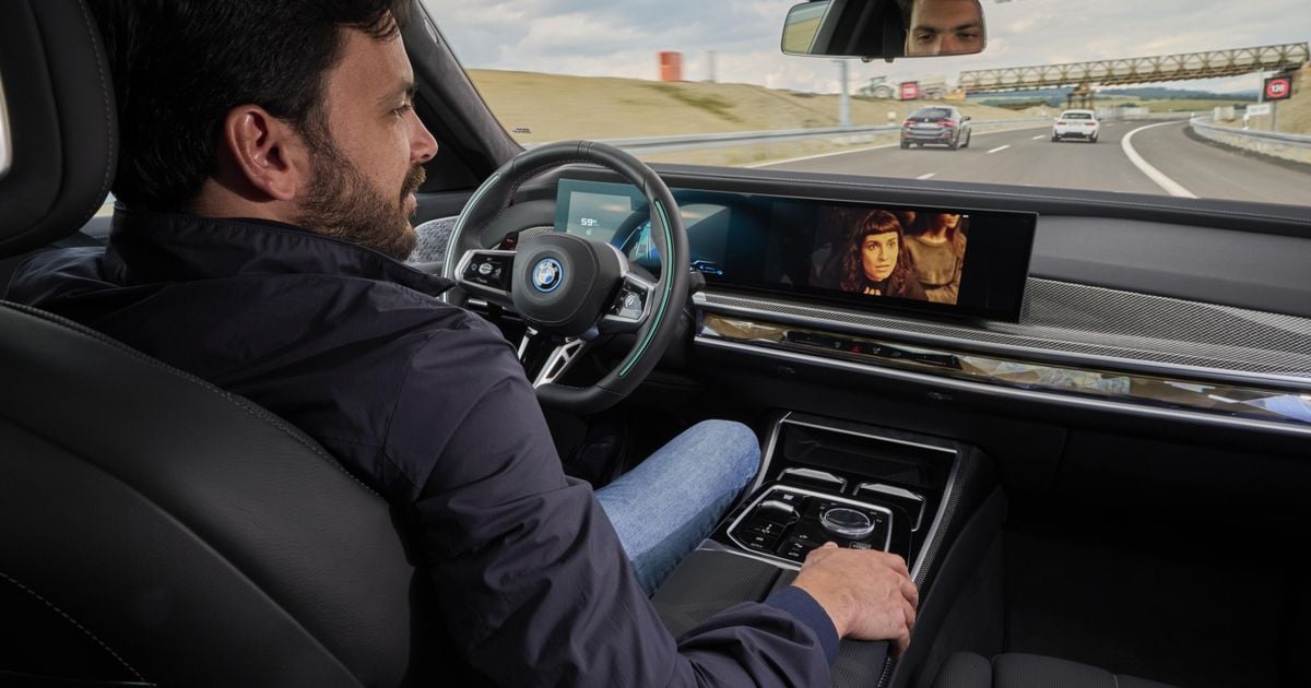BMW eliminando tecnologia de direção autônoma ‘de olho’ no carro-chefe – relatório