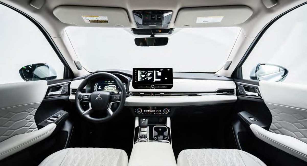 2026 Mitsubishi Outlander PHEV se aproxima de 300 HP – mas o RAV4 ainda lidera