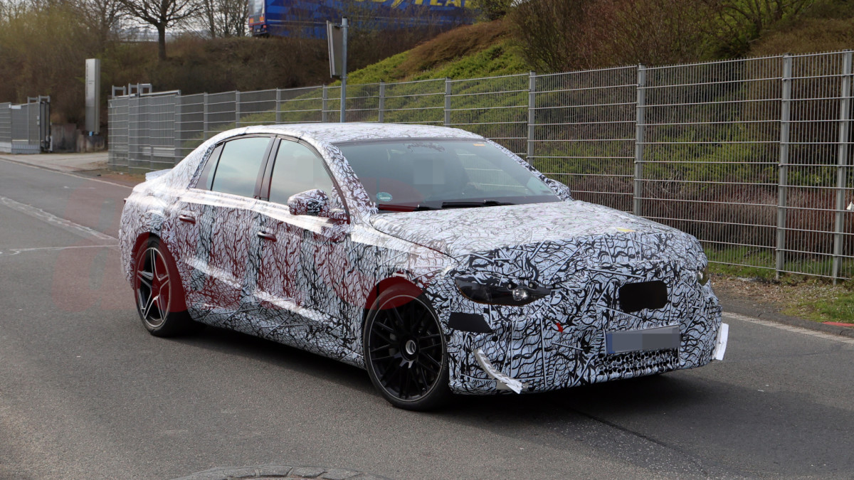 O caça elétrico série 5 de 900 HP da AMG parece estranho – por enquanto