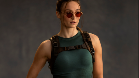 Imagens do programa de TV Tomb Raider vazam do set, mostrando Sophie Turner detonando