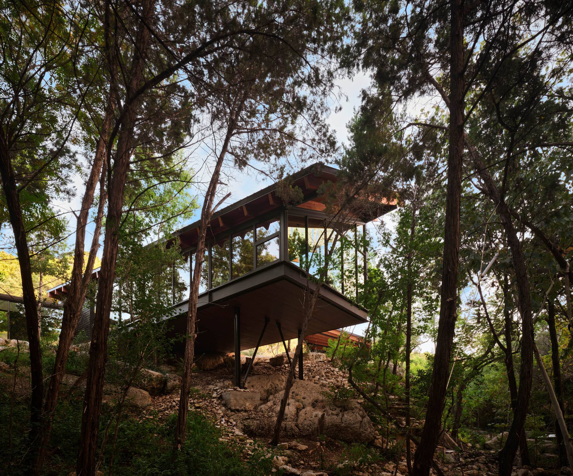 Casa das folhas caindo / Bercy Fadel + Partners