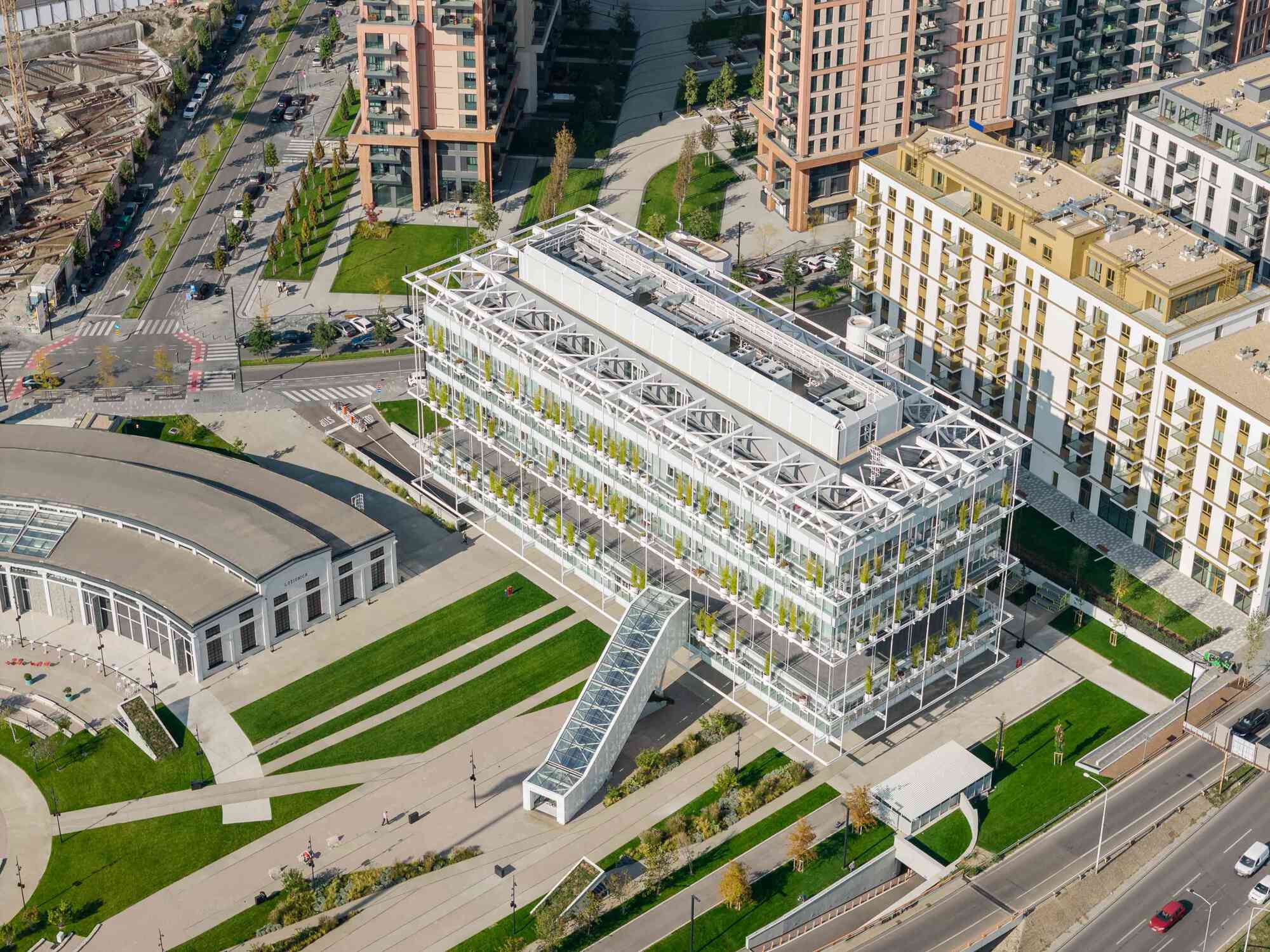 Centro Ložionica para Indústrias Criativas e Inovações e Casa do Governo Eletrônico / Arquitetura AKVS