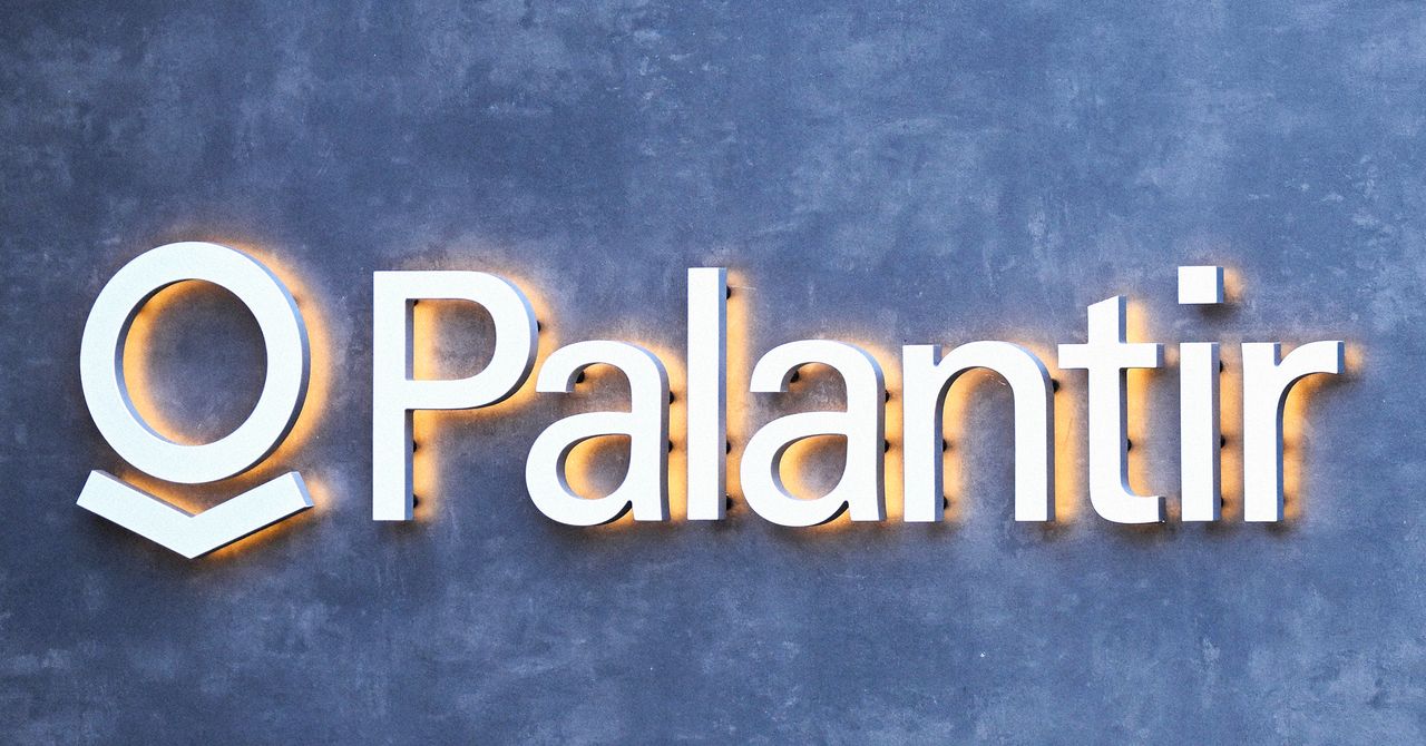 Demonstrações da Palantir mostram como os militares poderiam usar chatbots de IA para gerar planos de guerra