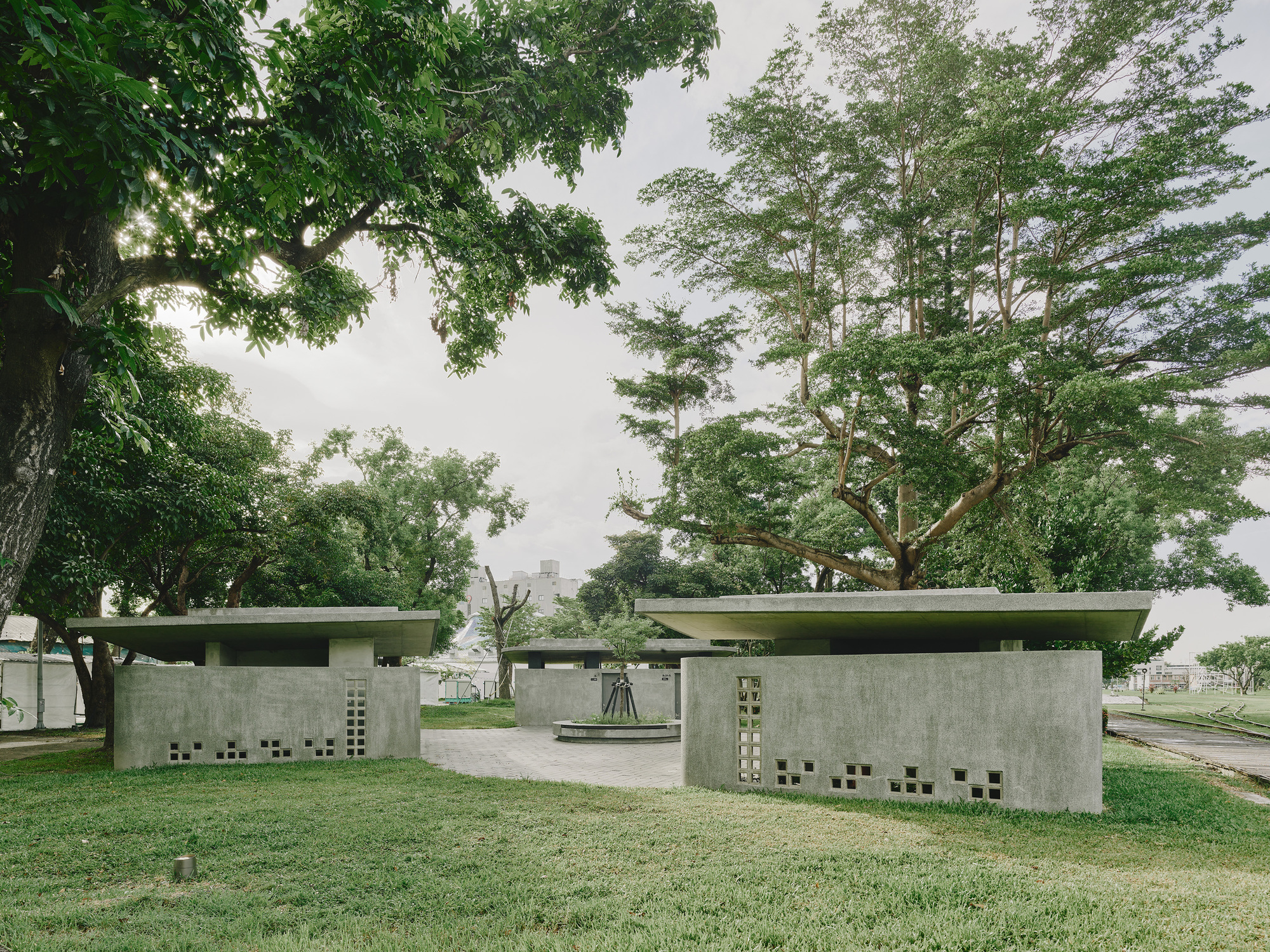 Banheiro Florestal A e B / Ja-Sheng Chen Architects + Fa+p