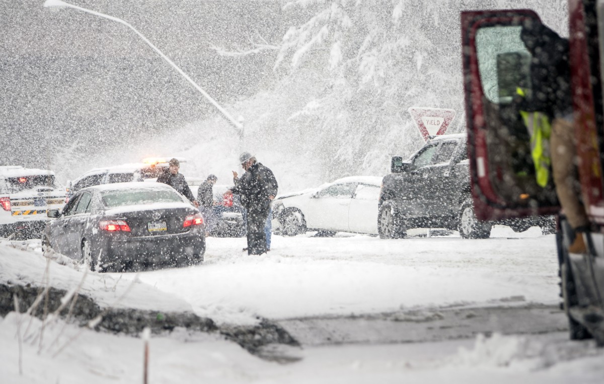 Alerta de tempestade de inverno: 20 polegadas de neve e ventos de 40 MPH ameaçam rodovias ocidentais