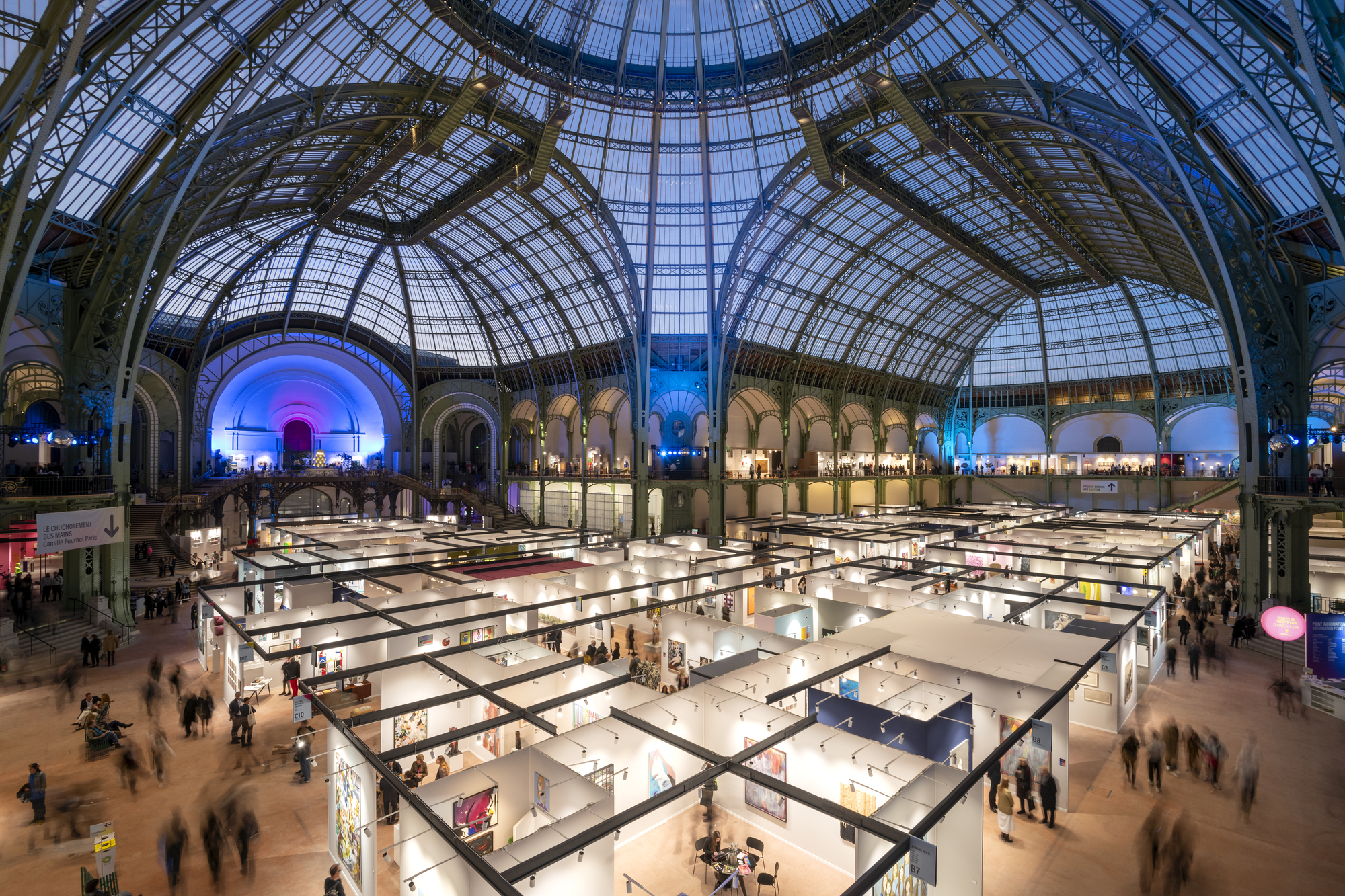 Art Paris 2026 retorna ao Grand Palais, enquadrando linguagem e reparação dentro de um marco arquitetônico