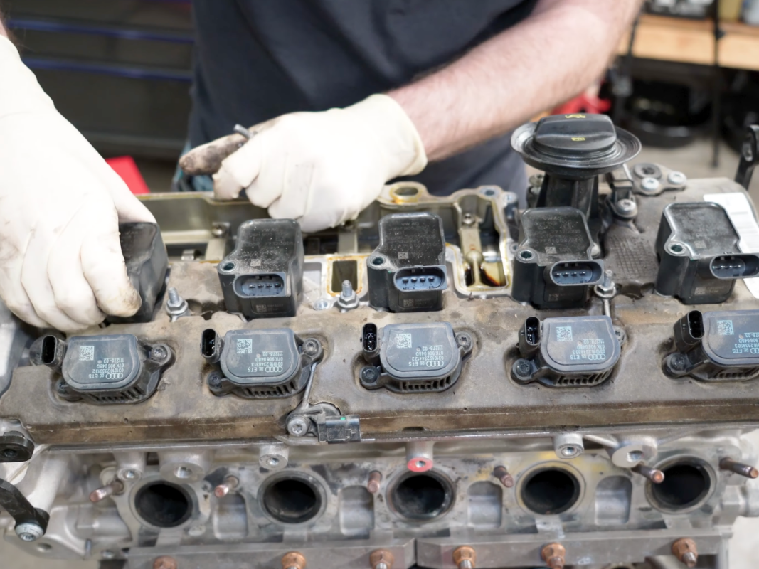Teardown revela o que 140 mil milhas fizeram com um motor Audi RS3