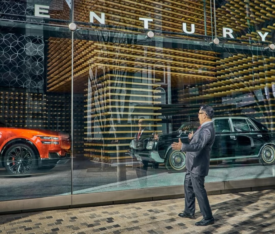 Toyota abriu seu showroom do primeiro século e está chegando para a Rolls-Royce