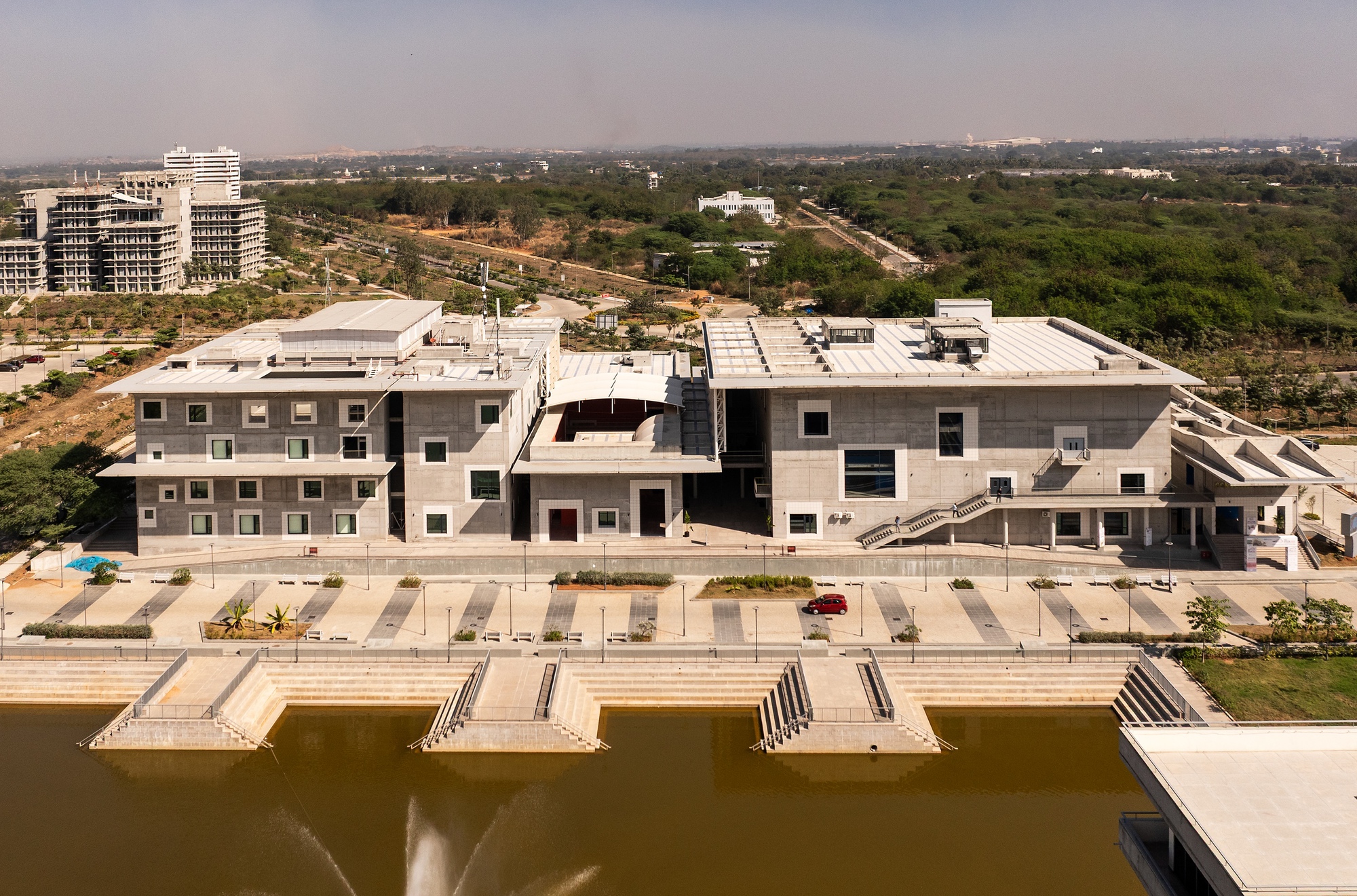 Centro de Convenções IIT Hyderabad / IITH Campus Design Team da Universidade de Tóquio + NIHON SEKKEI + workshop de design APL