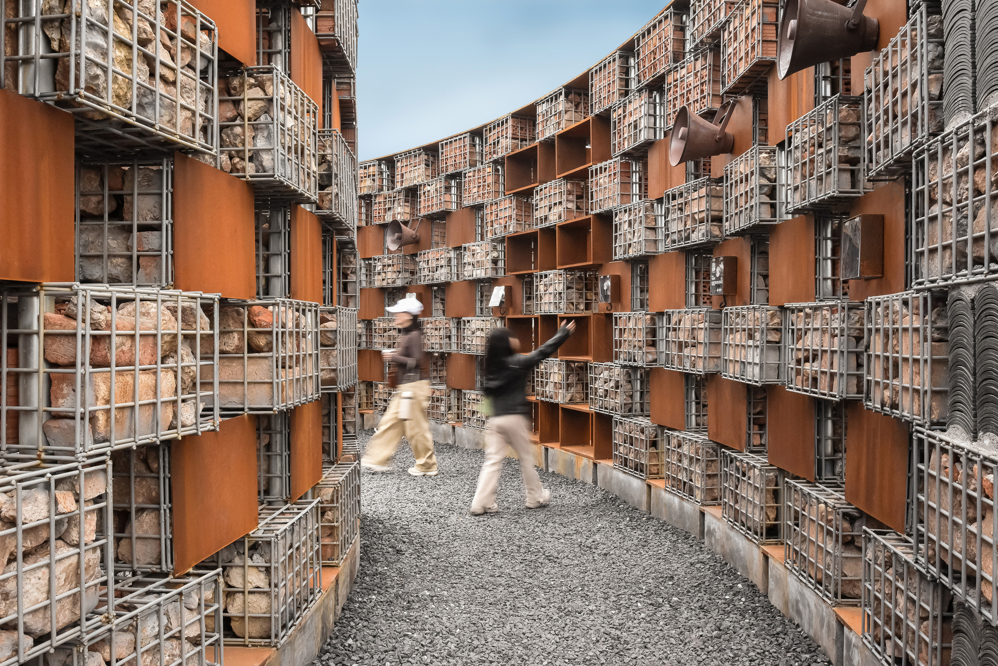 Museu ao Ar Livre do Som e da Memória “Eco das Ruínas” / 1Y Architects