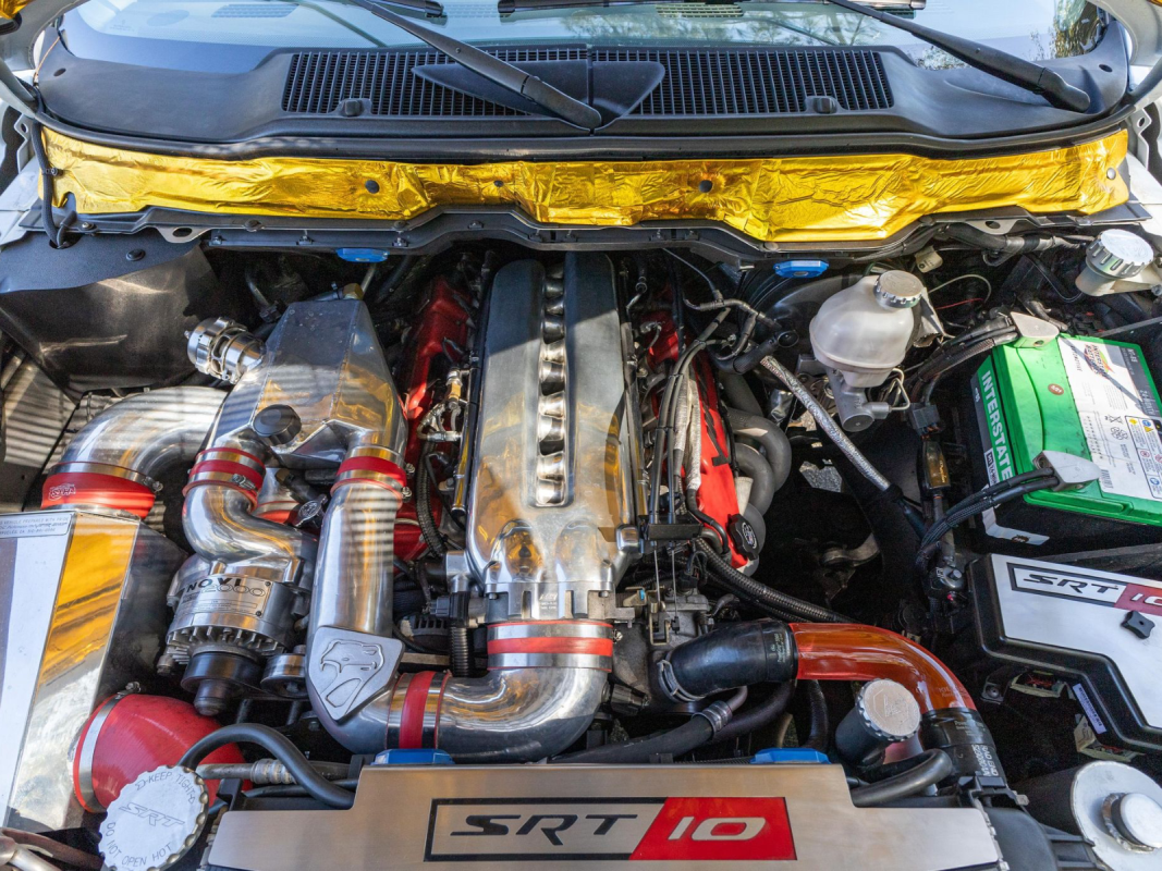 Este Dodge Ram à venda fez o que Dodge se recusou a fazer com o Viper V10