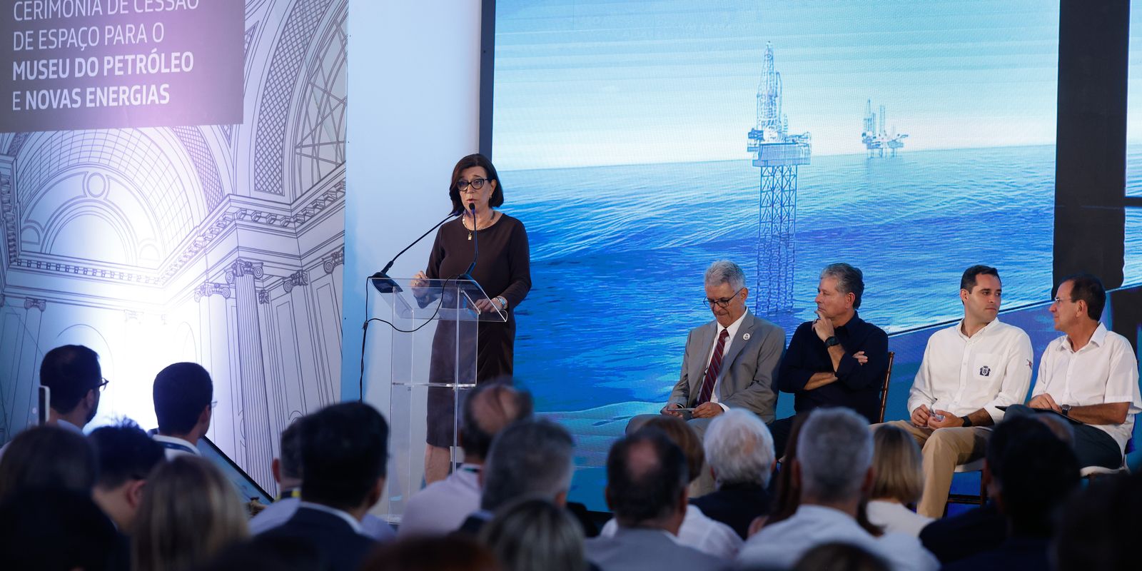 Petrobras suspendeu leilão de combustíveis para reavaliar estoques