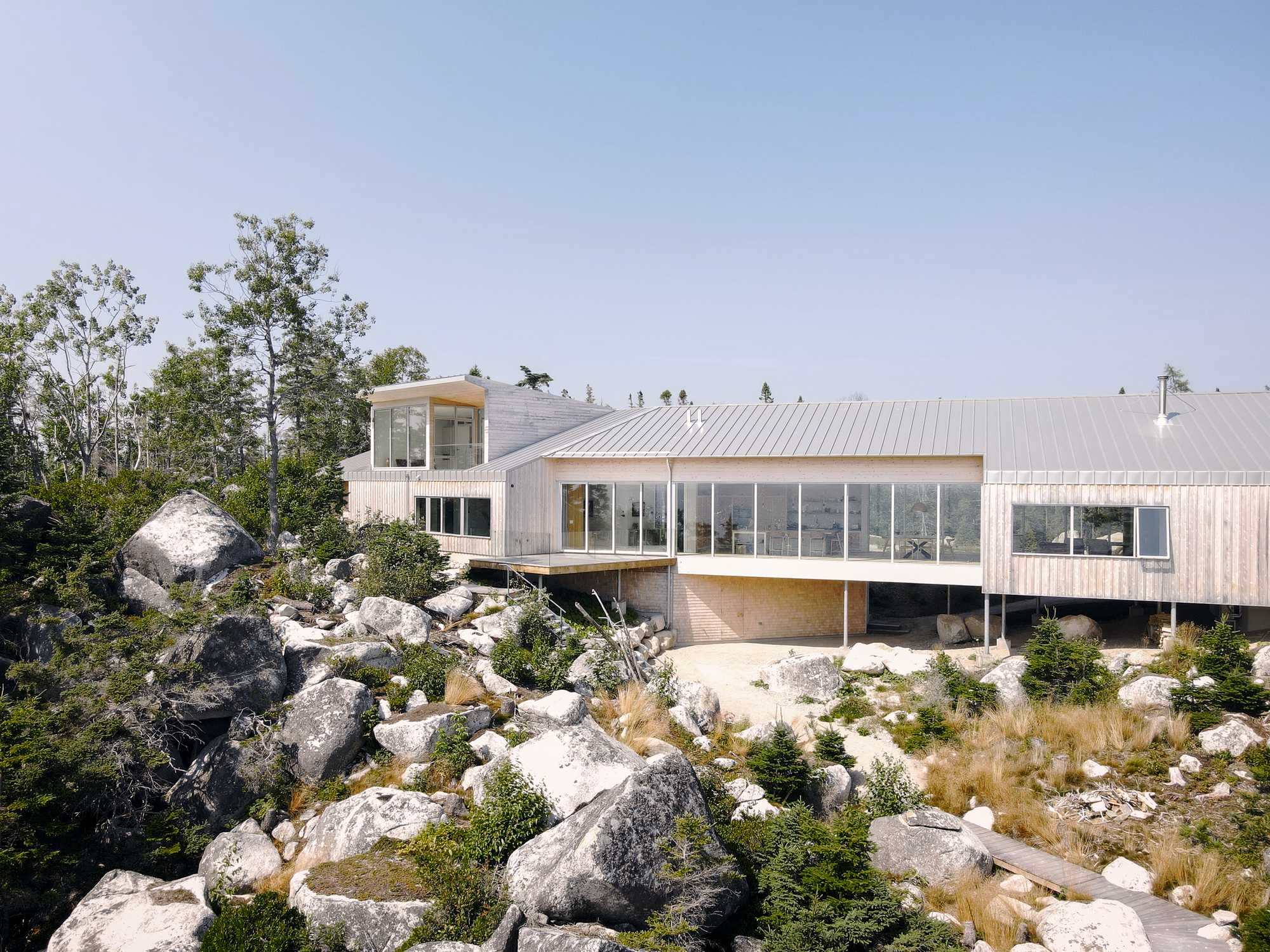 Residência East River / Omar Gandhi Architects