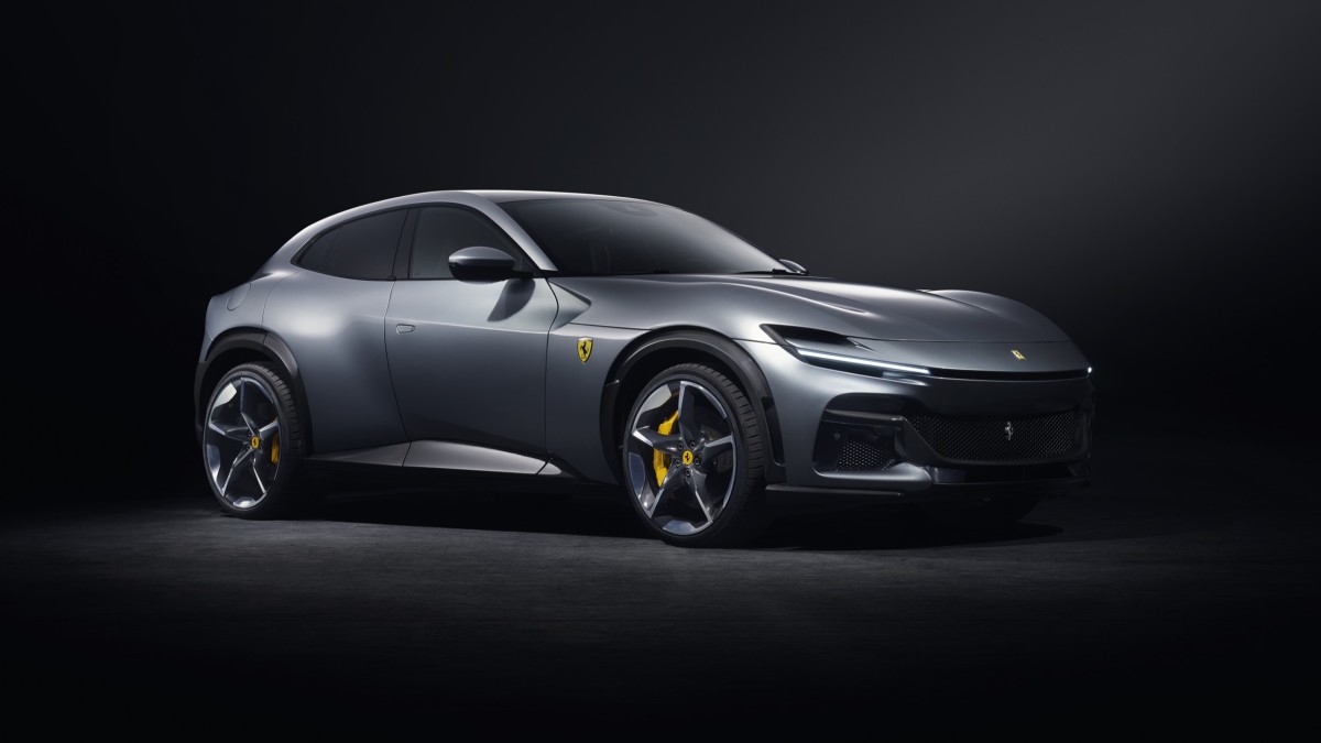 Ferrari traz de volta botões físicos após controles de toque frustrados por proprietários