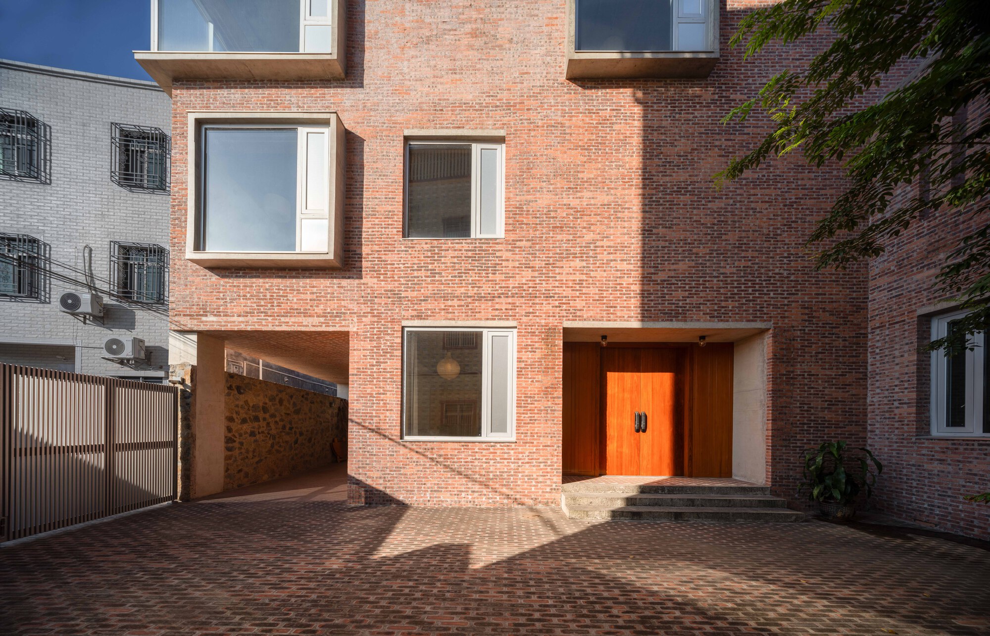 Casa de tijolos de Guangdong / Atelier WUWU, ADINJU