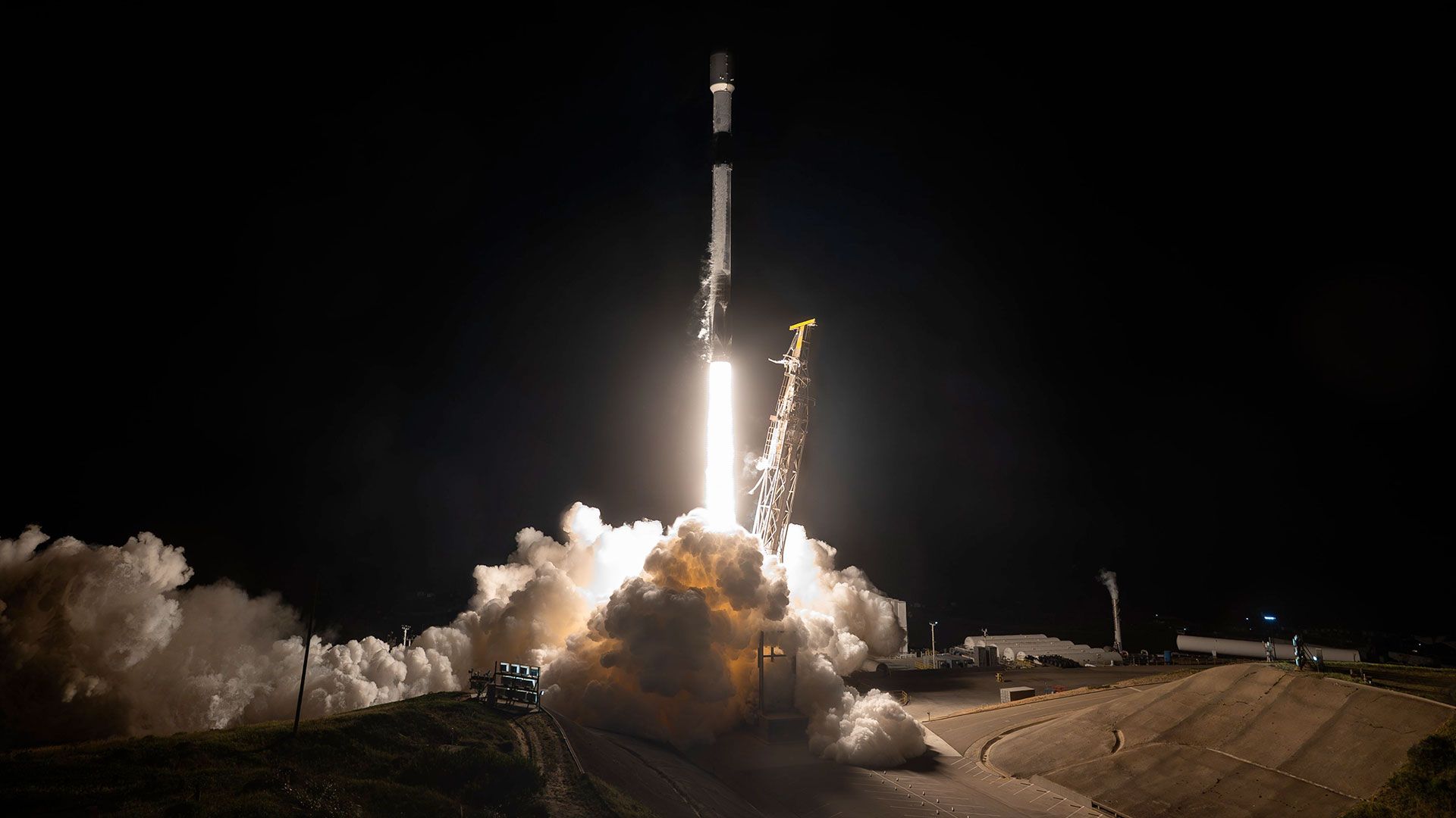 SpaceX avança com outro lançamento Starlink da Califórnia