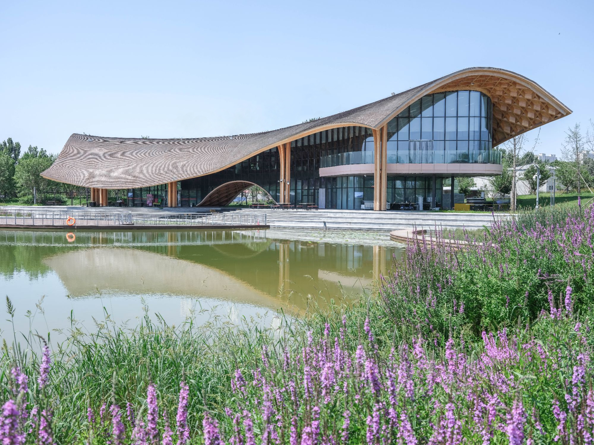 Restaurante Lakeside no Silk Road Friendship Park / THAD SUP Atelier