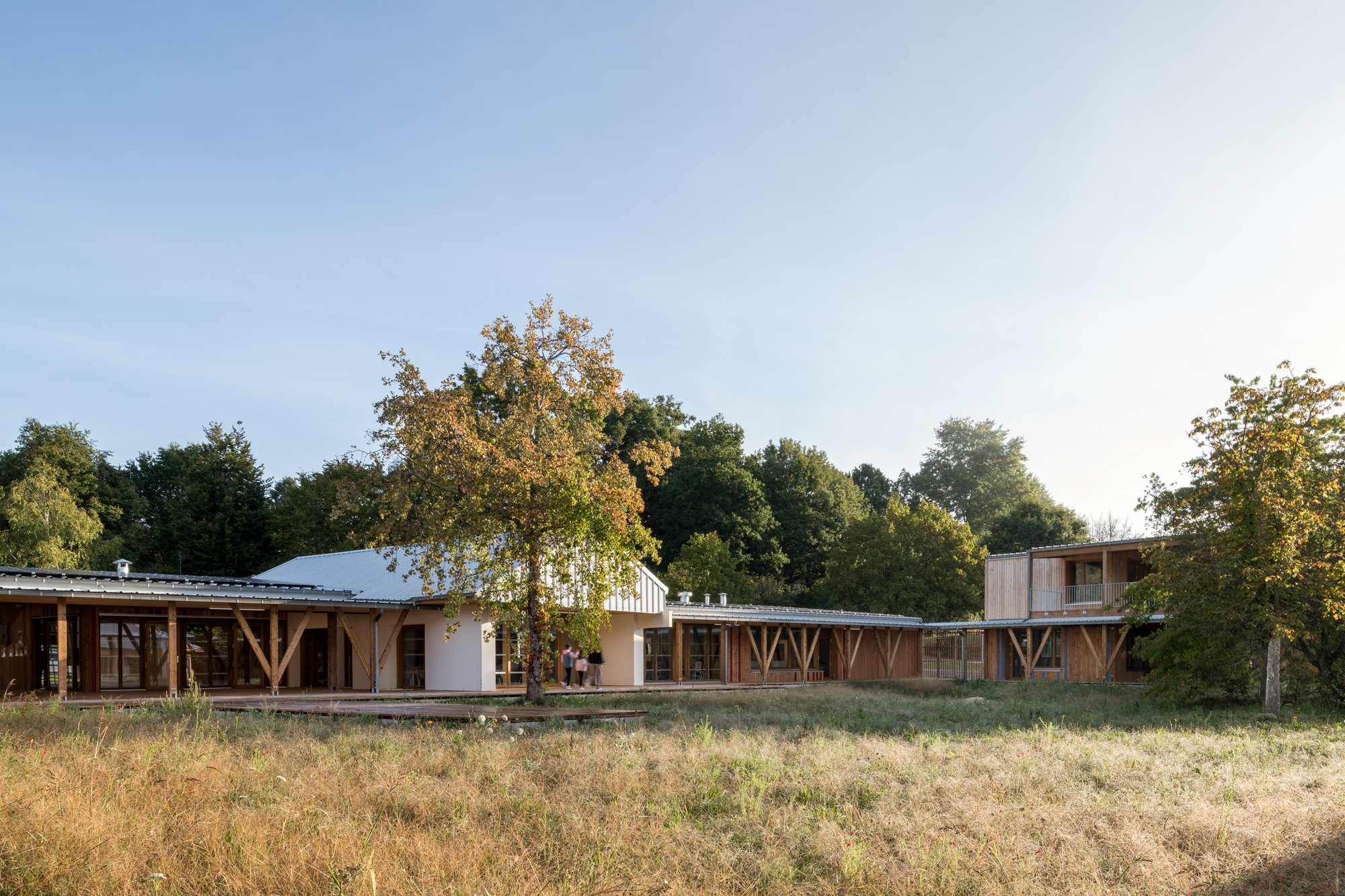 Centro de Lazer de Uzurat / oficina quatro + R2K Architects