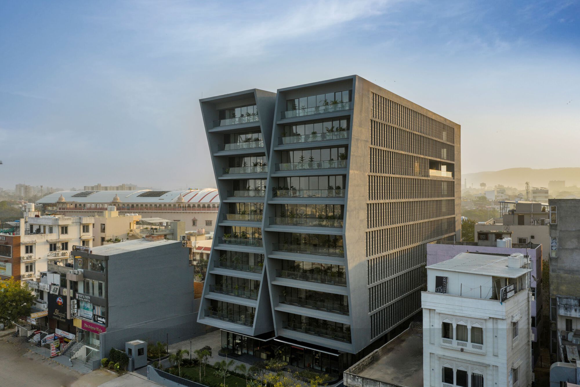 Escritório Magnus / Sanjay Puri Architects