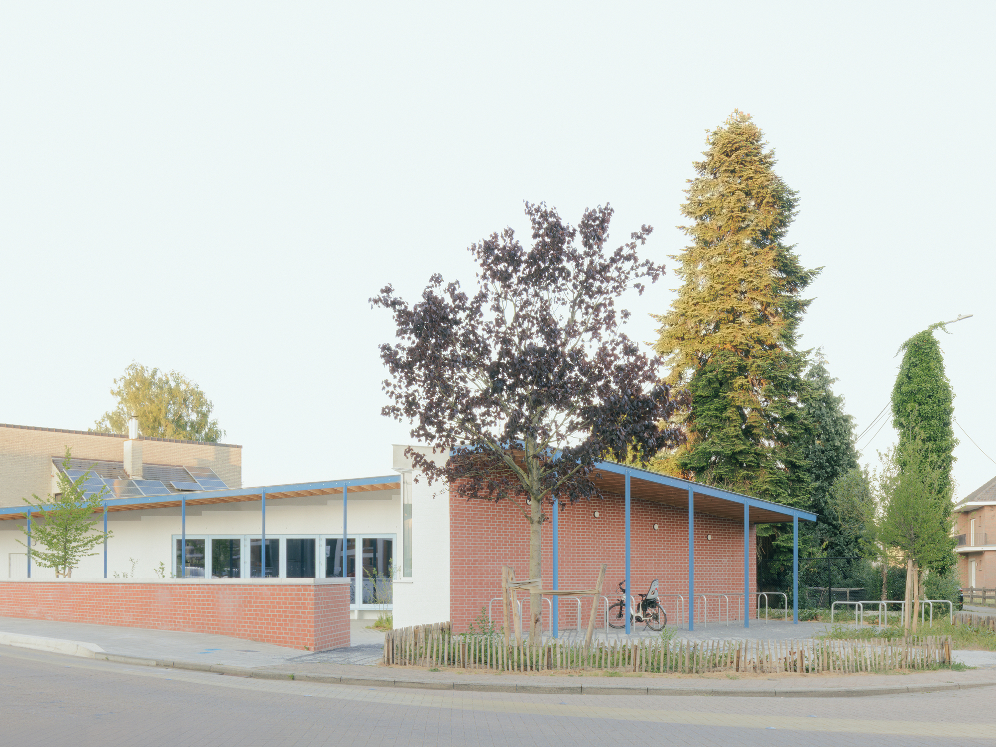 Centro Juvenil Mena / belo estúdio + Studio Kloek
