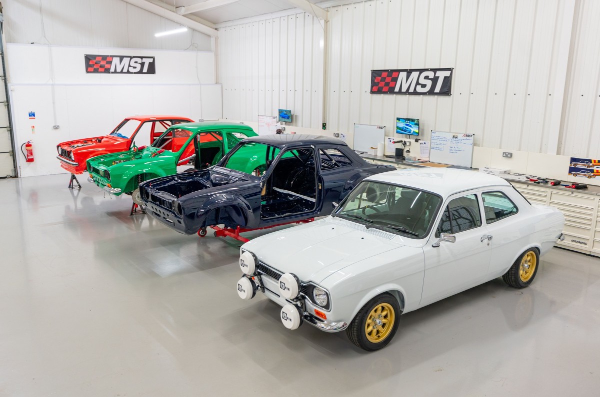 Você pode comprar um Ford Escort Mk1 novo novamente, mas custará mais de US $ 100.000