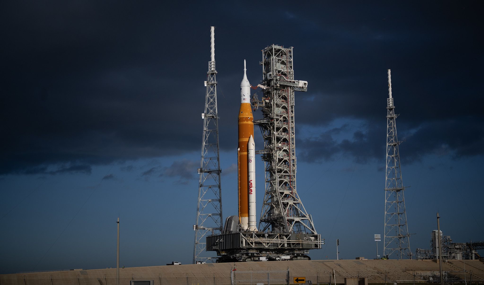 O foguete lunar Artemis 2 da NASA chega de volta à plataforma de lançamento