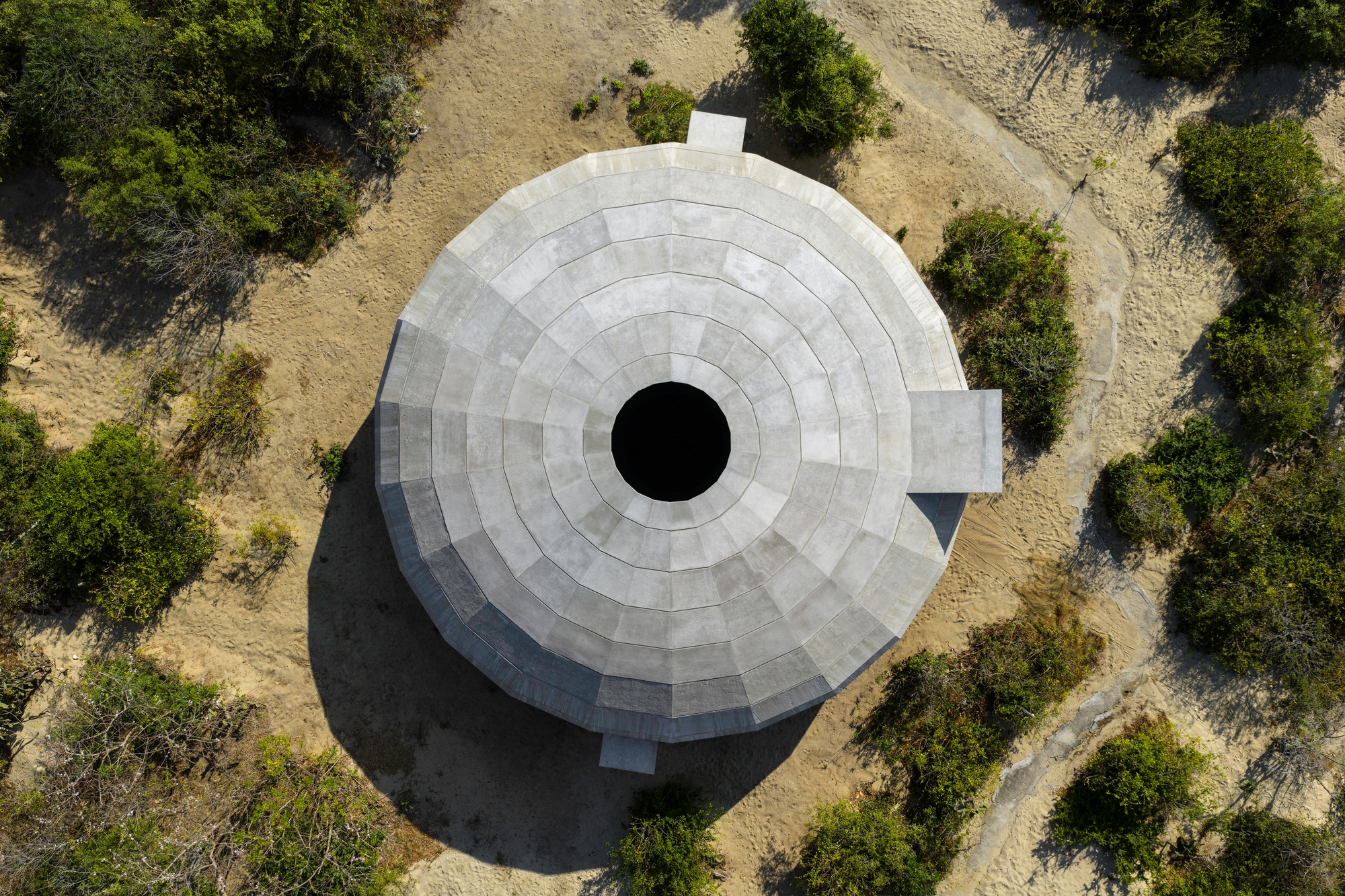 OMA / Shohei Shigematsu projeta pavilhão elipsoidal para cultivo de cogumelos na Casa Wabi em Oaxaca, México