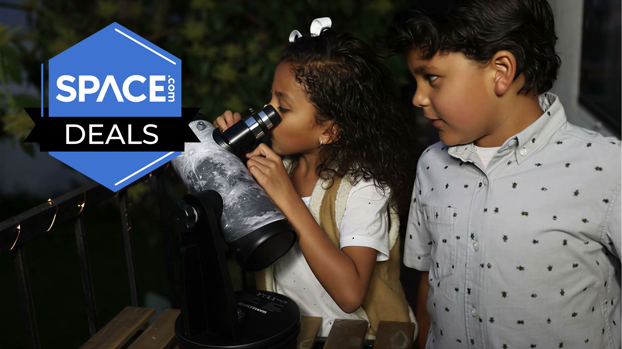 Nunca vou me desfazer do meu Celestron Firstscope e custa apenas US $ 64 na grande promoção de primavera da Amazon