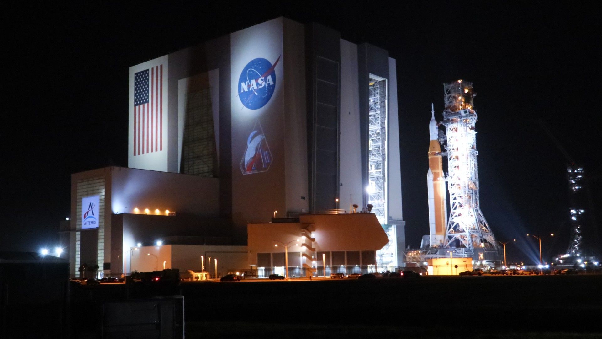 Foguete lunar Artemis 2 retorna à foto da plataforma de lançamento do dia em 20 de março de 2026