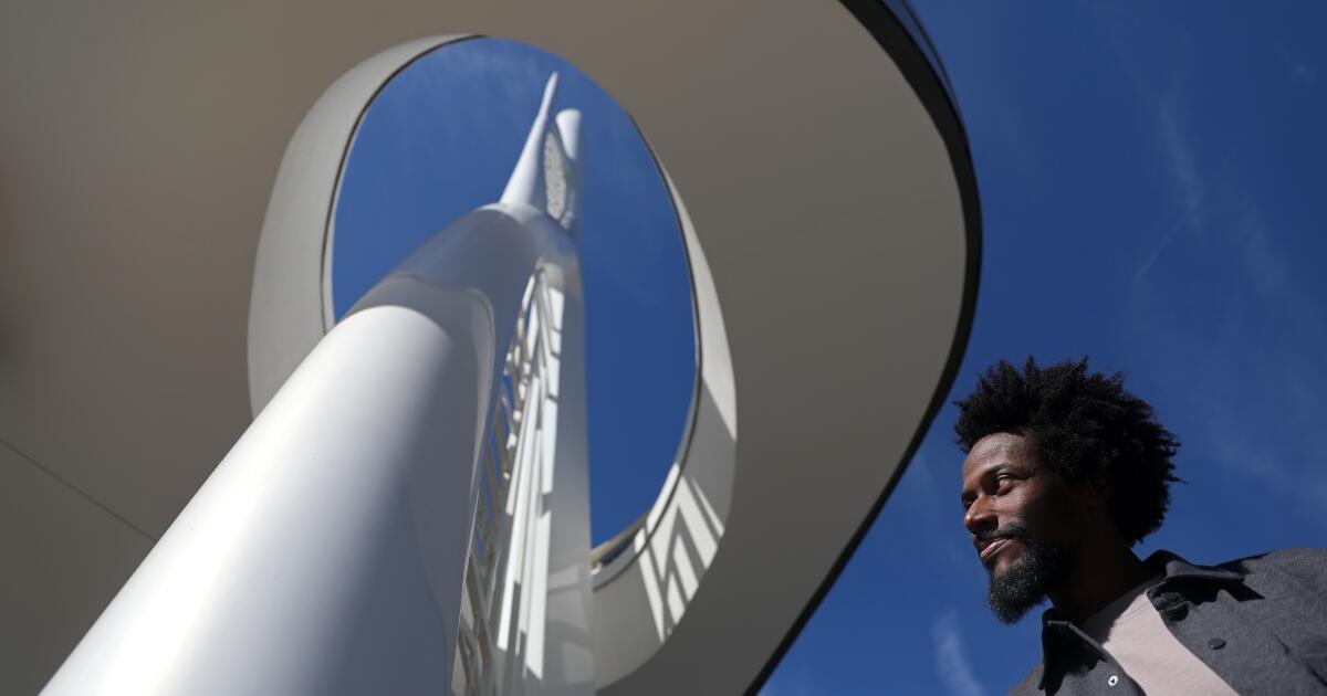 Nikkolas Smith é o ‘artivista’ por trás da ‘Legacy Tower’ de Downtown Disney