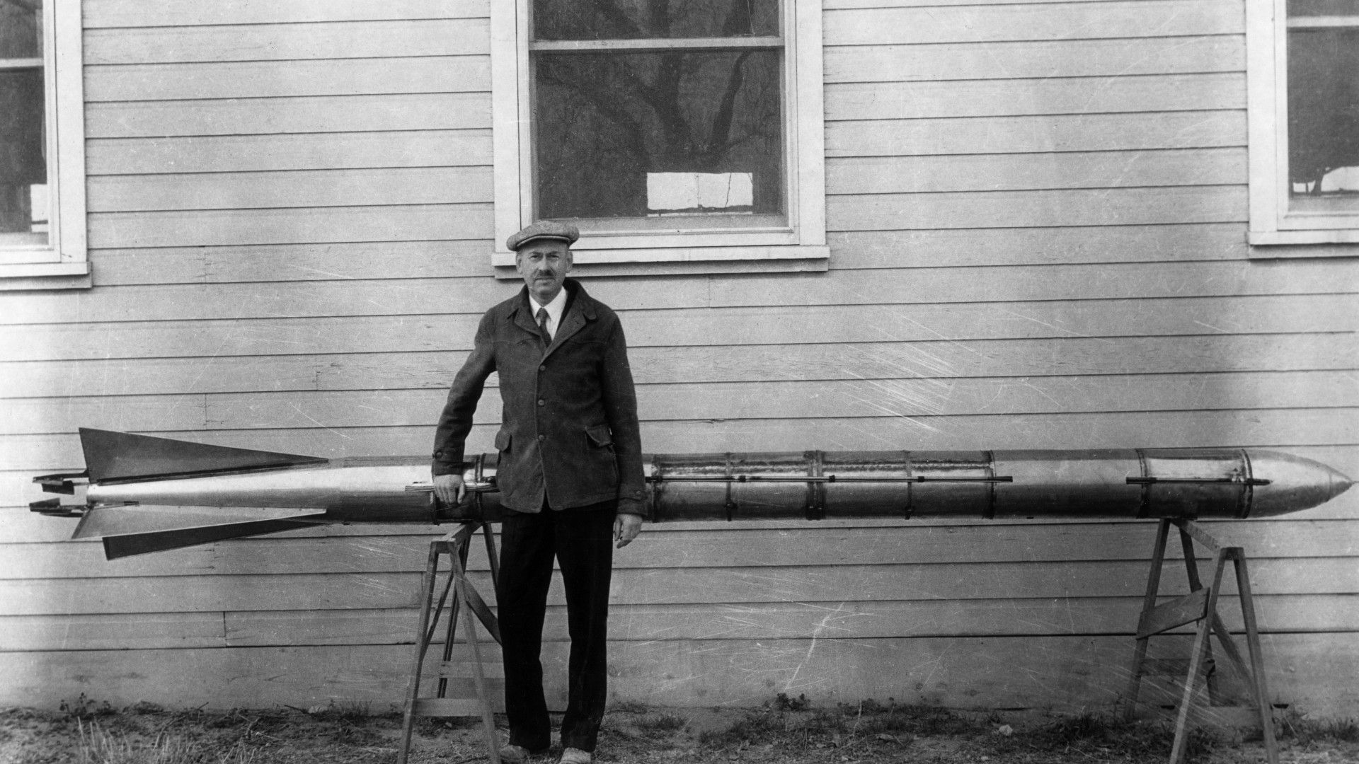 100 anos após o lançamento do primeiro foguete movido a combustível líquido de Robert Goddard, a NASA está usando a tecnologia para enviar astronautas de volta à Lua