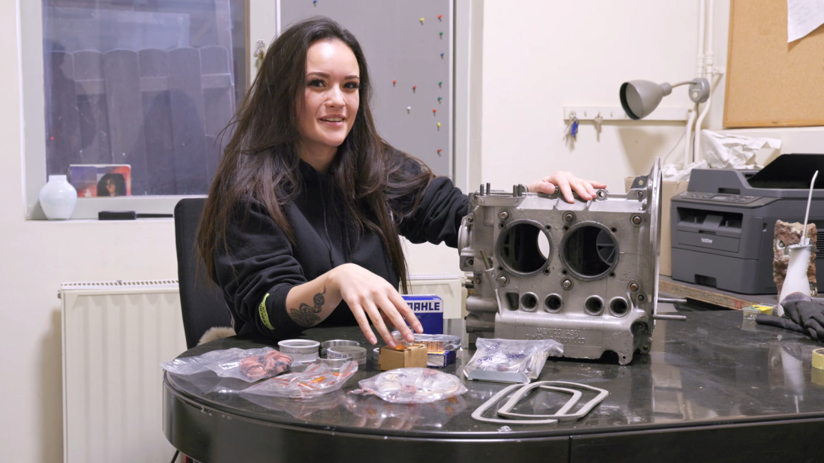 Ela tentou reconstruir um motor VW Beetle dentro do orçamento