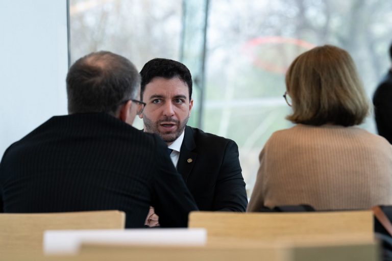 Célio Studart representa o Congresso brasileiro em encontro da OCDE em Paris – Notícias