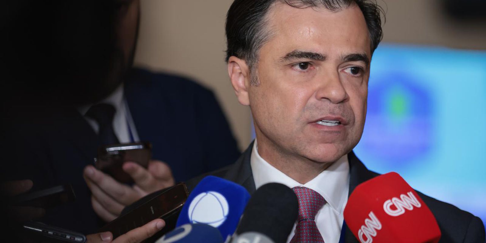 Diretor da Aneel critica Enel por tentar suspender processo
