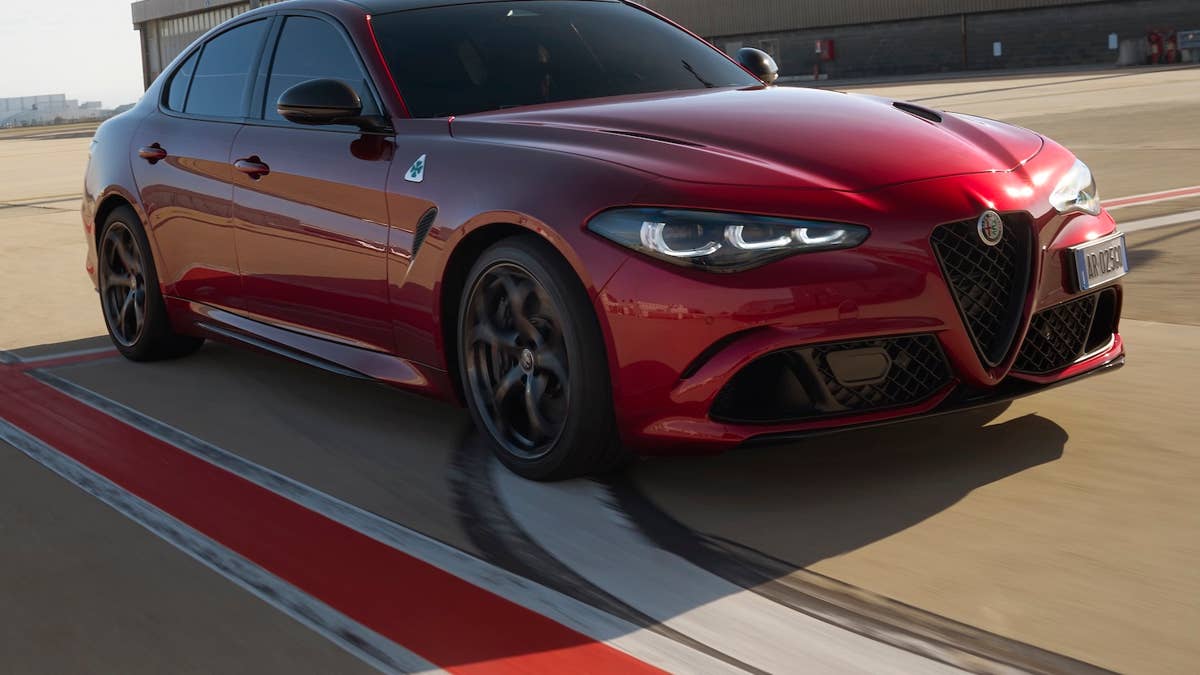 Alfa Romeo atrasa Giulia e Stelvio ao se afastar dos planos somente EV