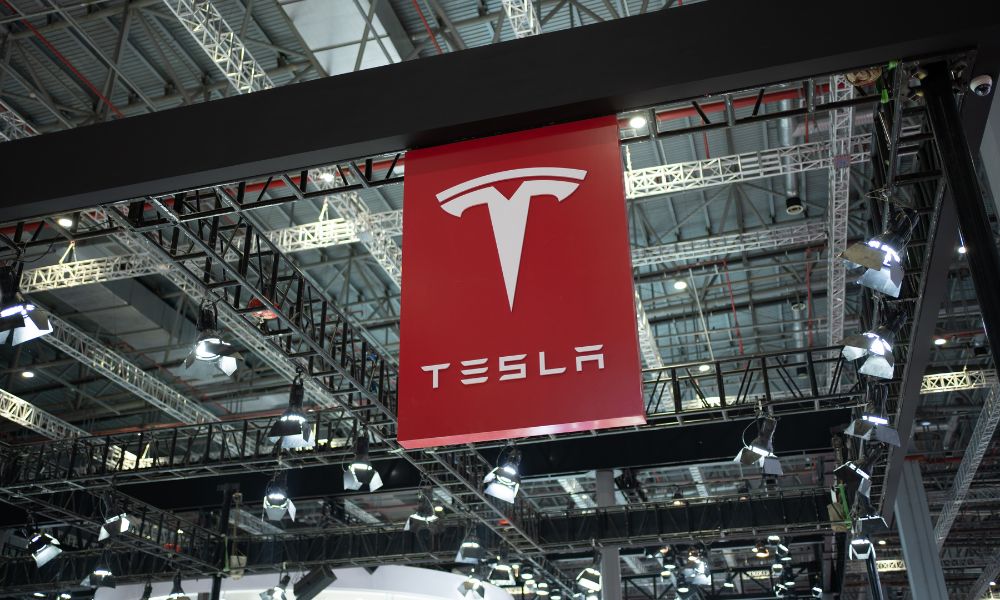 A produção do Tesla Cybercab começa com a aproximação do seguro de transporte compartilhado