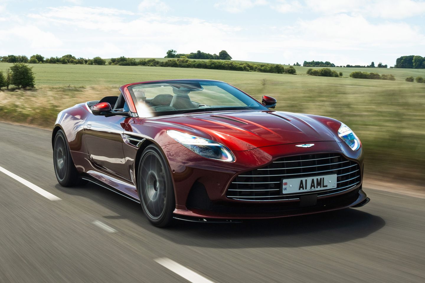 Aston Martin DB12 | Carros pelos quais agradecer
