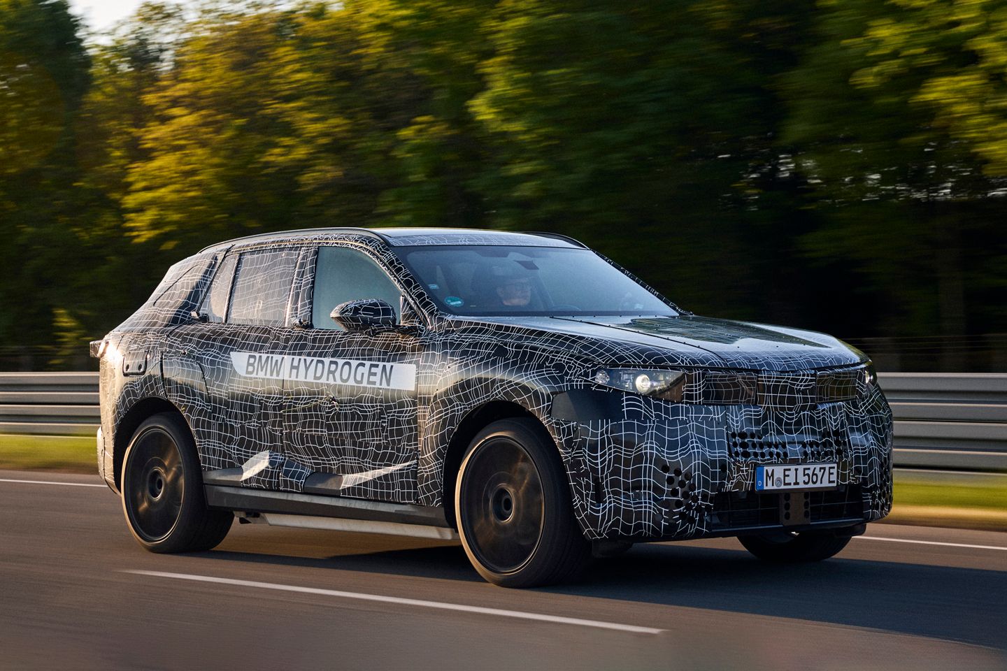 Novo BMW iX5 Hydrogen preparado para autonomia de 385 milhas