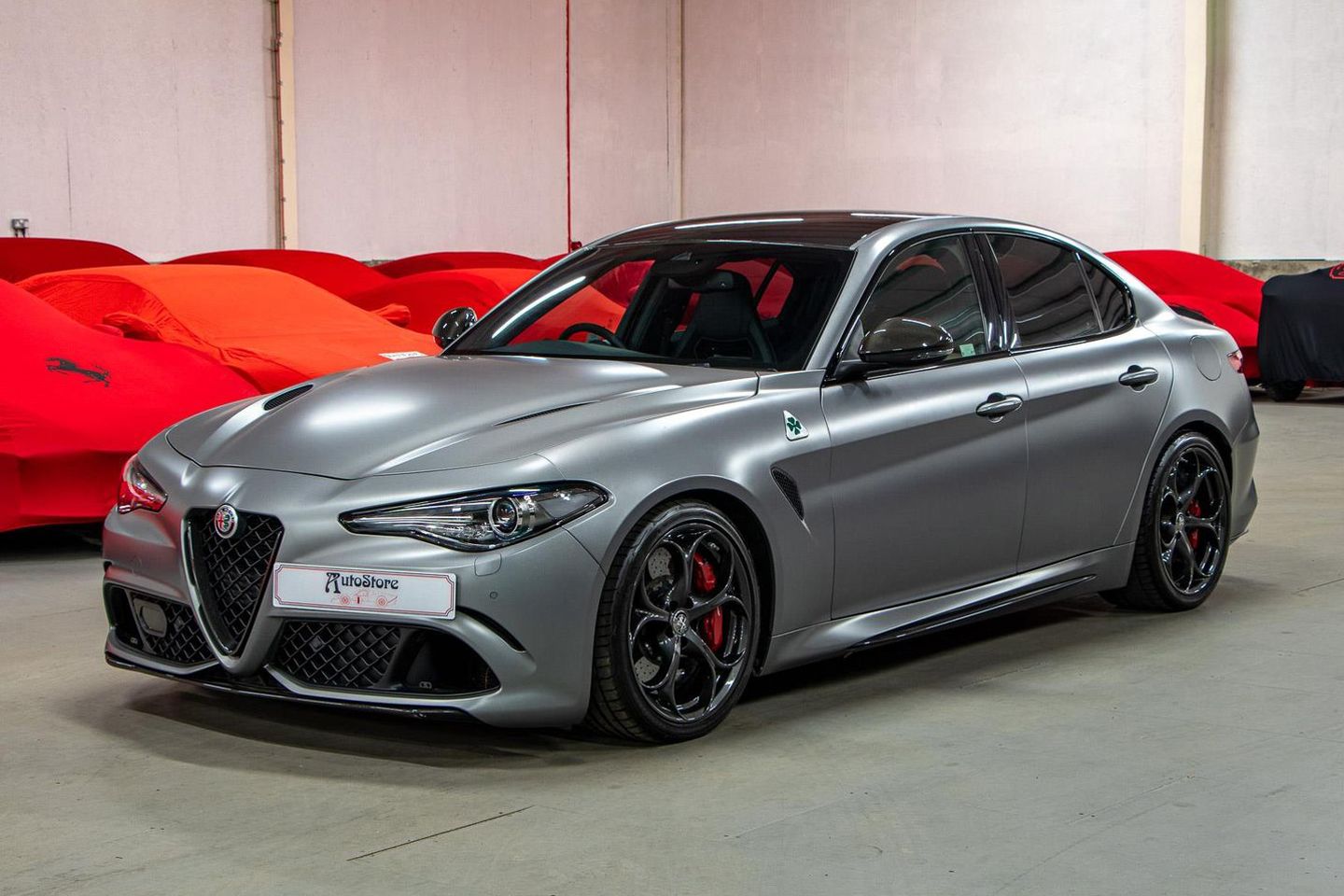 Um dos 12 Alfa Giulia Quadrifoglio NRING à venda