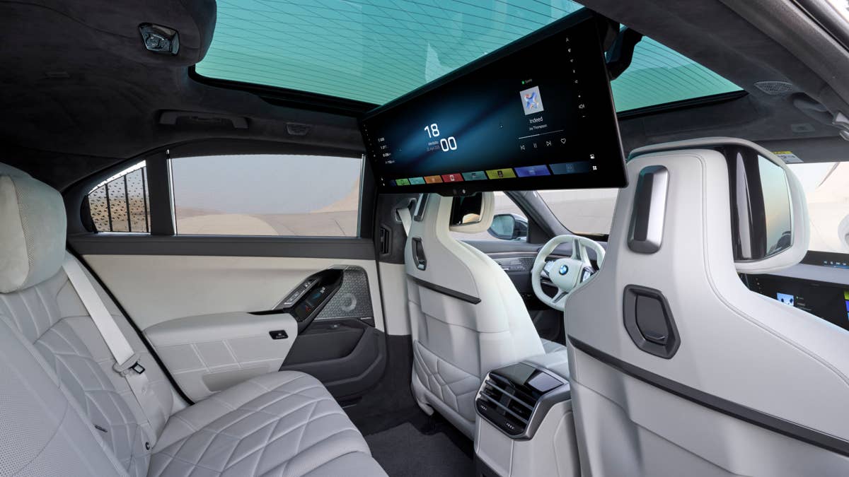 BMW pode colocar sua tela de cinema de 31 polegadas em um SUV