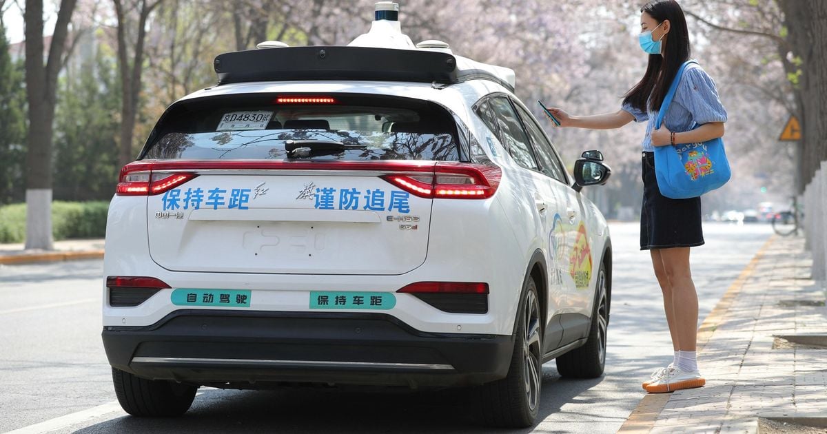 China suspende licenças de robotáxi após interrupção em massa