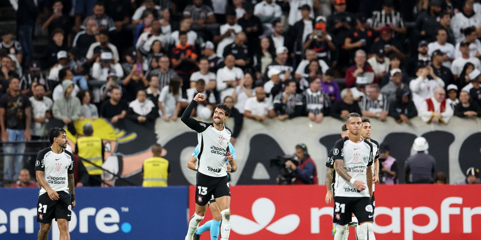 Corinthians derrota Santa Fe e segue 100% na Copa Libertadores