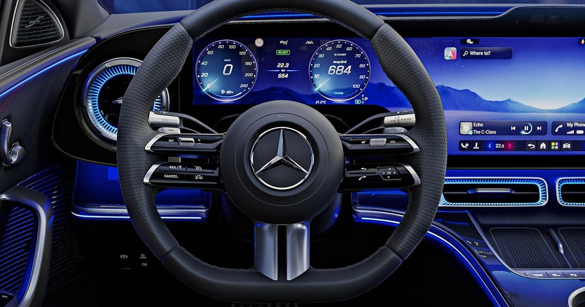 Interior com tela pesada do Mercedes-Benz Classe C EV 2027 revelado