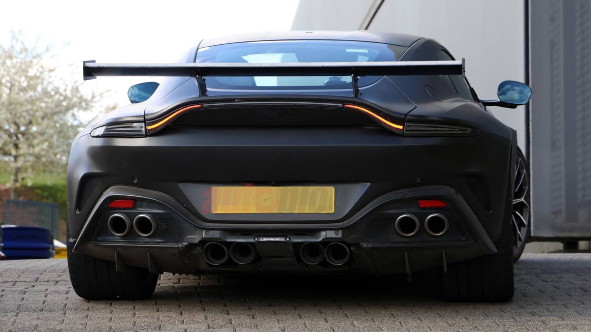 O Wild New Vantage da Aston Martin tem muitas pontas de escapamento