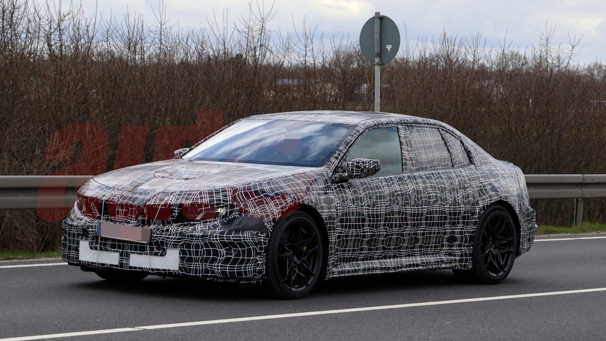 ESPIADO: BMW M3 EV de 800 cavalos parece mais irritado do que nunca