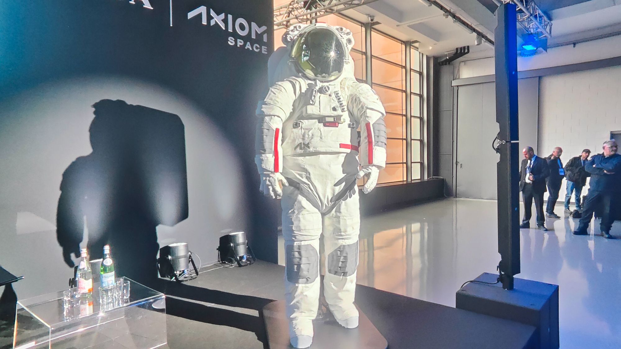 A NASA ainda está confiante de que os astronautas Artemis pousarão na lua em 2028, apesar dos atrasos nos trajes espaciais
